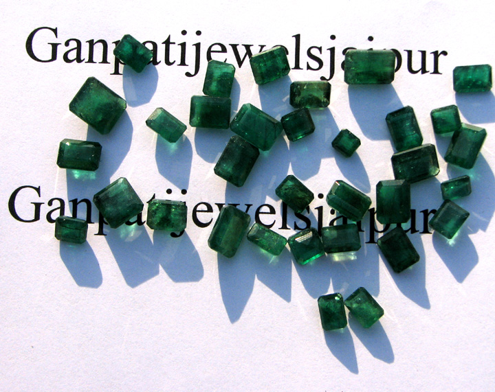 Emerald Cutstone Parcel Of Octagon Shape Mix Size Stones Total Weight 88 Carats